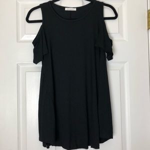 Black cold shoulder tunic top Size Small